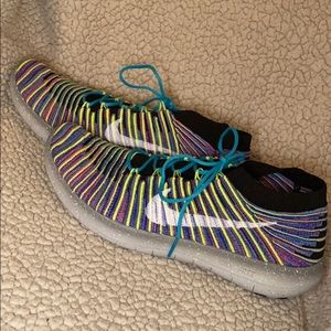 Women’s Nike free fly knit